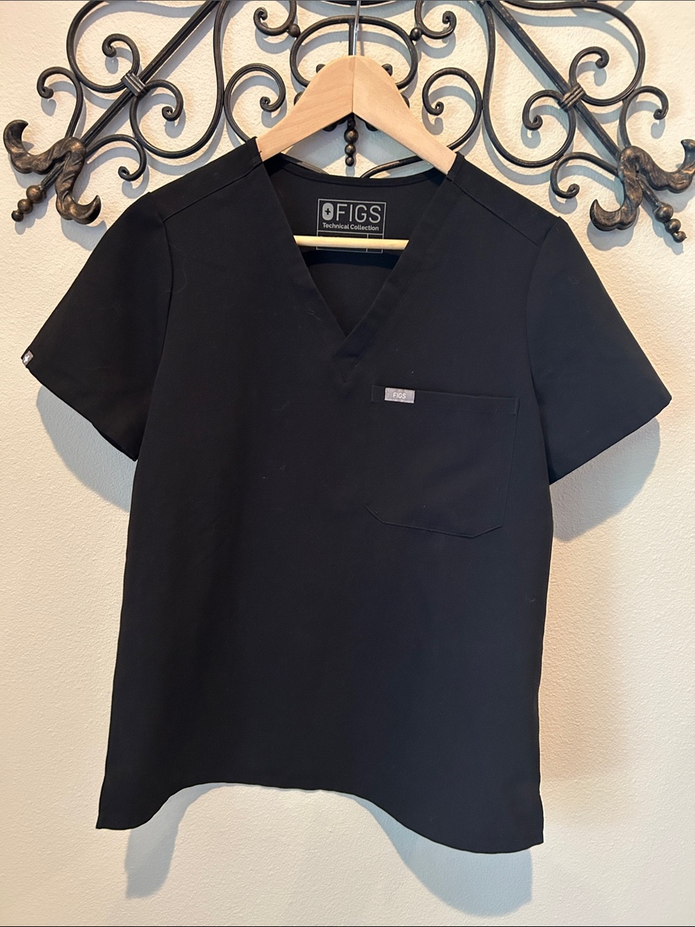 FIGS TECHNICAL COLLECTION "CATARINA" ONE POCKET SCRUB TOP SIZE SMALL